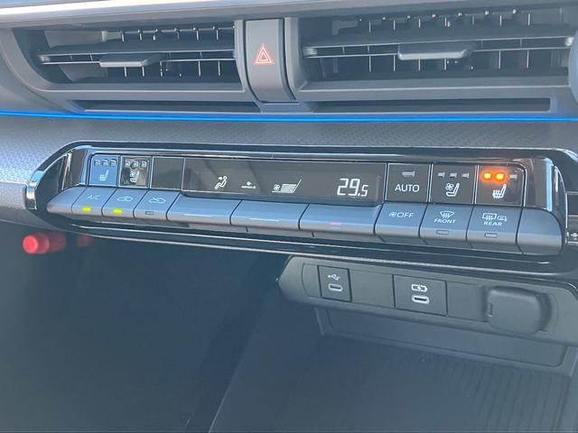 Toyota PRIUS 2023-10 13327-13
