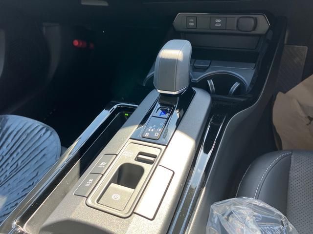 Toyota PRIUS 2023-10 13327-16