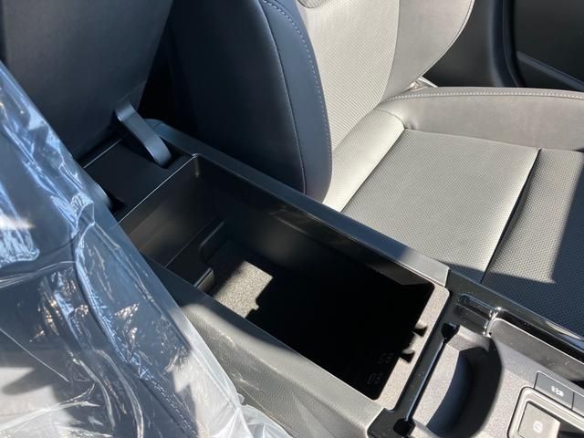 Toyota PRIUS 2023-10 13327-18