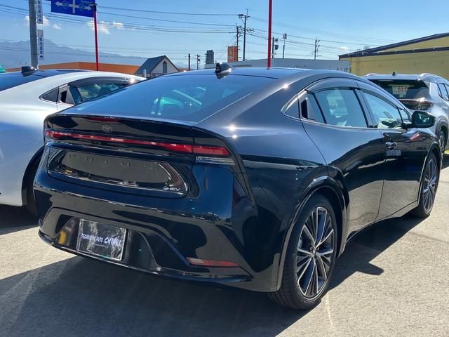 Toyota PRIUS 2023-10 13327-3