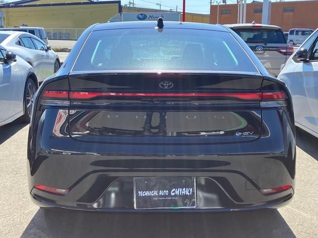 Toyota PRIUS 2023-10 13327-4