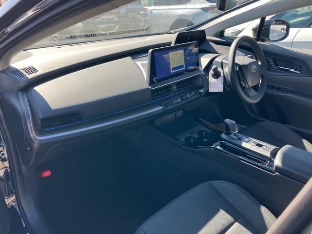 Toyota PRIUS 2023-10 13327-9