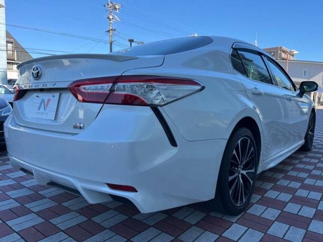 Toyota CAMRY HYBRID 2019-03 183236-17