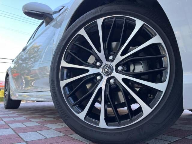 Toyota CAMRY HYBRID 2019-03 183236-13