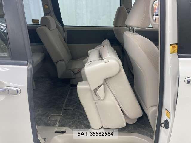 Toyota NOAH 2010-04 224021-12