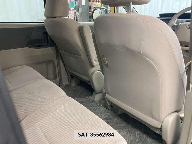 Toyota NOAH 2010-04 224021-7