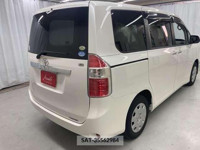 Toyota NOAH 2010-04 224021-1