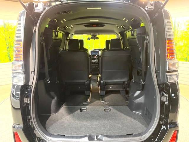 Toyota VOXY 2021-01 188039-11