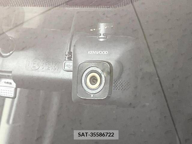 Toyota VOXY 2015-12 370394-6