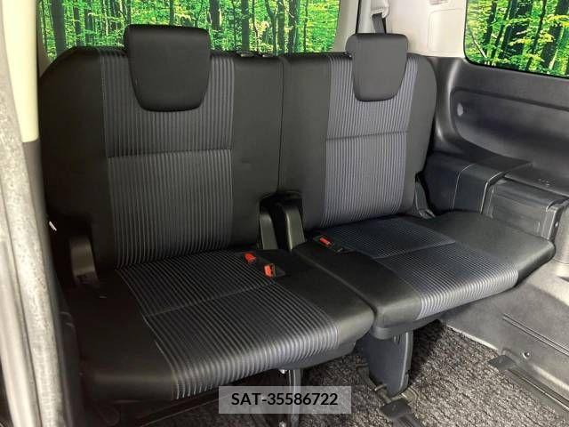Toyota VOXY 2015-12 370394-10
