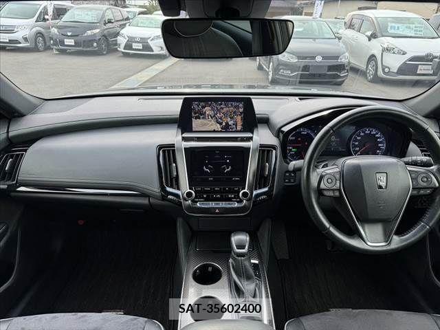 Toyota CROWN SEDAN 2019-03 295398-1