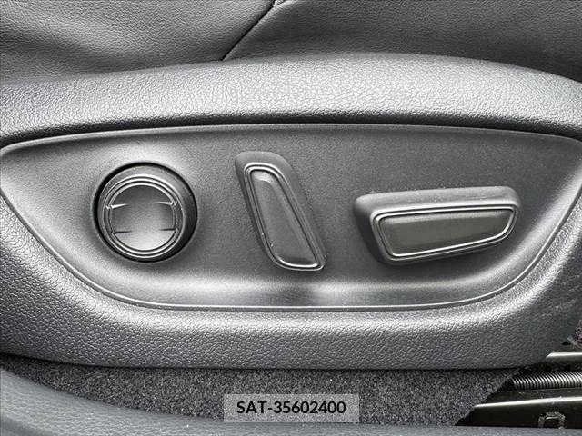 Toyota CROWN SEDAN 2019-03 295398-29
