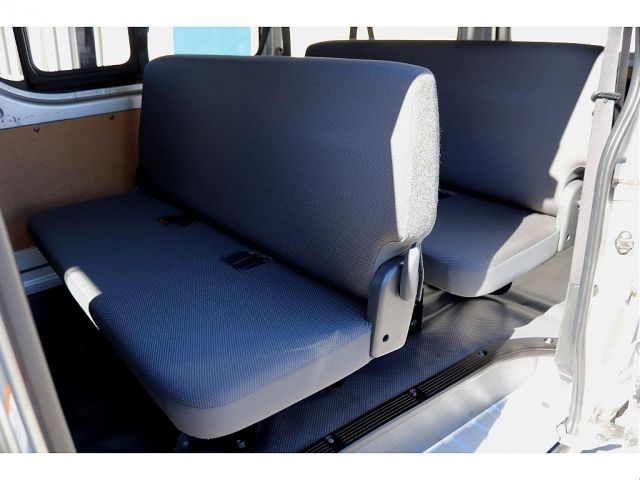 Toyota HIACE VAN 2018-01 183352-3