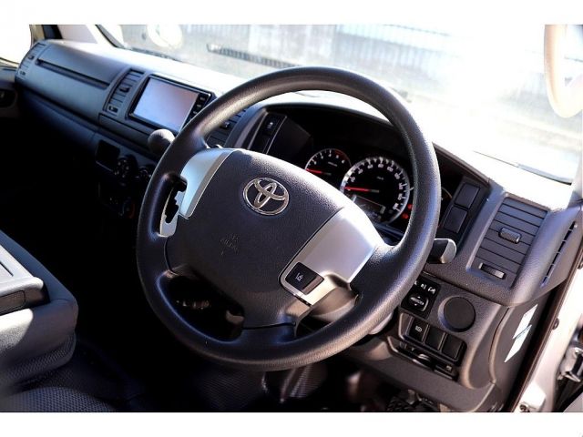Toyota HIACE VAN 2018-01 183352-13