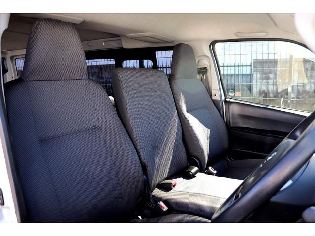 Toyota HIACE VAN 2018-01 183352-14