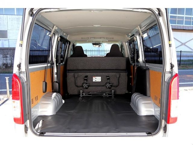 Toyota HIACE VAN 2018-01 183352-16