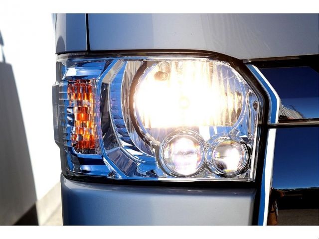 Toyota HIACE VAN 2018-01 183352-8