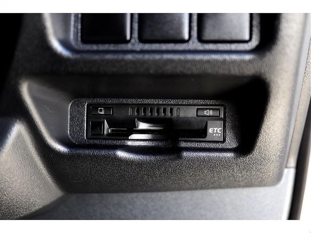 Toyota HIACE VAN 2018-01 183352-19