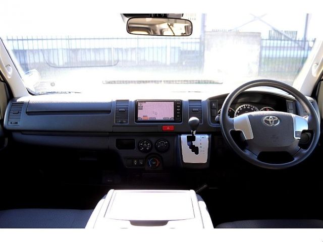 Toyota HIACE VAN 2018-01 183352-1
