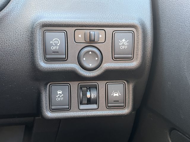 Nissan NOTE 2017-08 182797-21