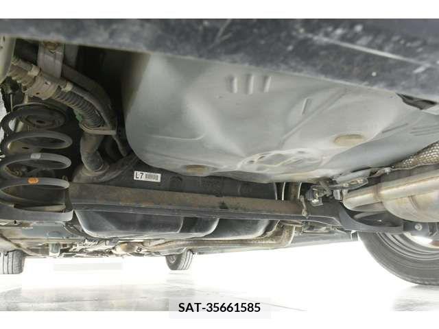 Toyota PORTE 2016-09 379865-10