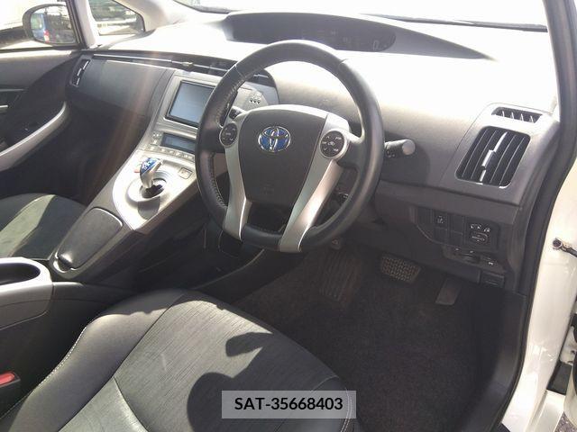 Toyota PRIUS 2015-08 380213-16