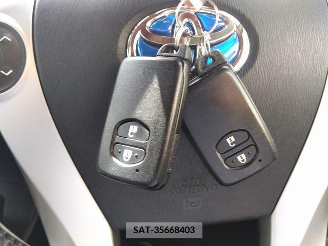 Toyota PRIUS 2015-08 380213-15