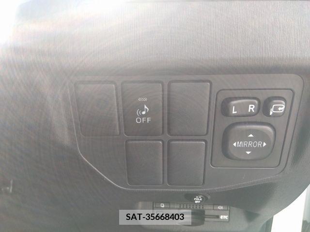 Toyota PRIUS 2015-08 380213-9