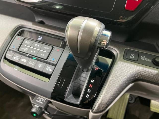 Honda e 2015-09 184399-18