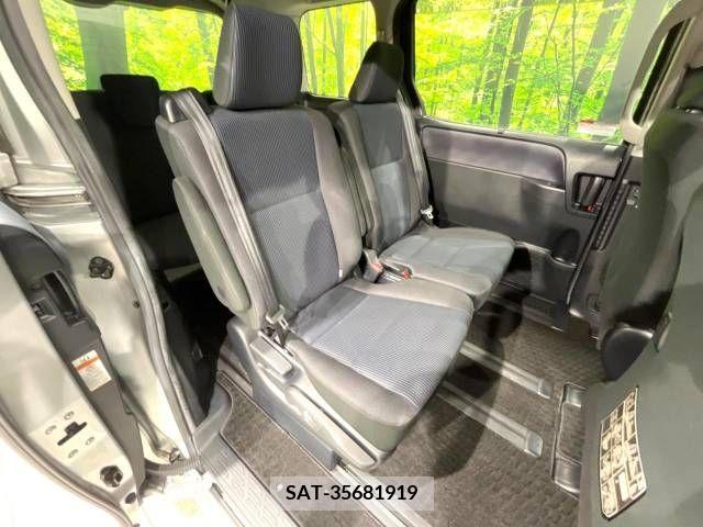 Toyota VOXY 2016-11 341660-9