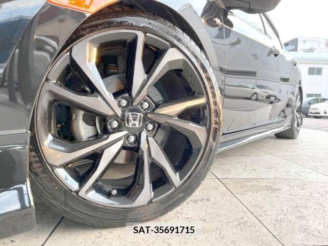Honda CIVIC 2018-03 335156-13
