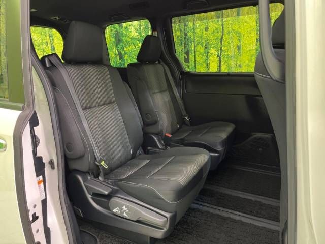 Toyota VOXY 2019-11 195323-9