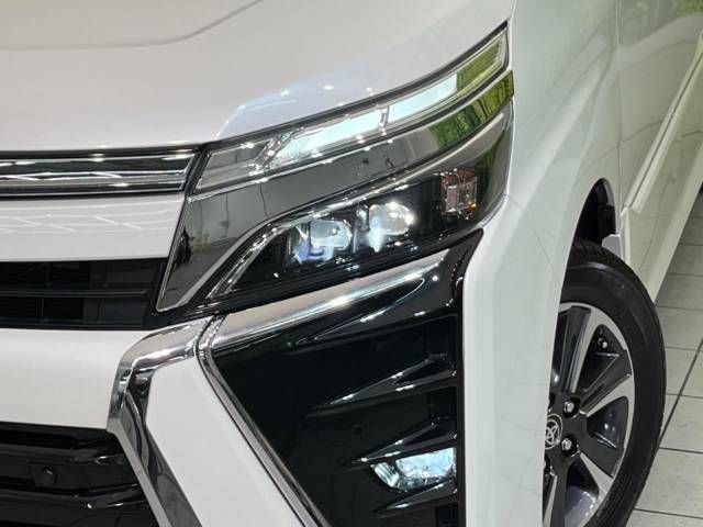 Toyota VOXY 2019-11 195323-12