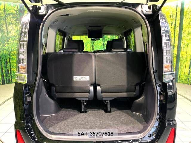 Toyota VOXY 2017-03 331009-10