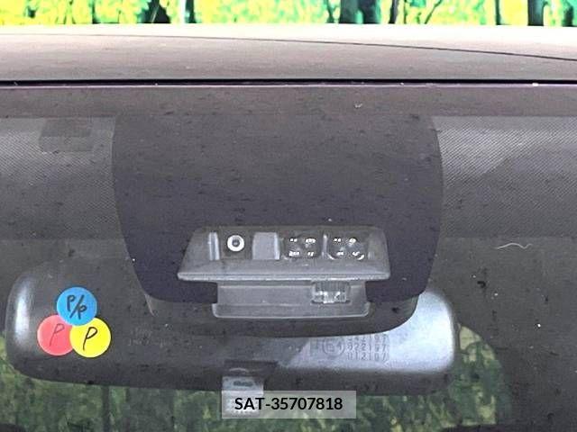 Toyota VOXY 2017-03 331009-2