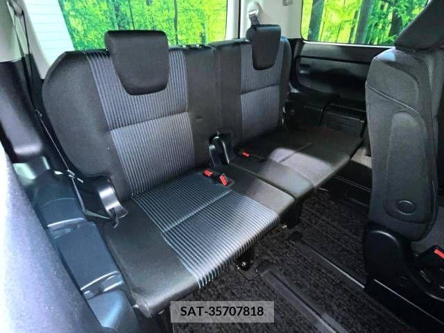 Toyota VOXY 2017-03 331009-9