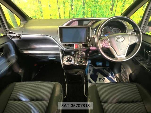 Toyota VOXY 2017-03 331009-1