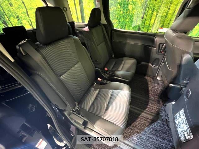 Toyota VOXY 2017-03 331009-8