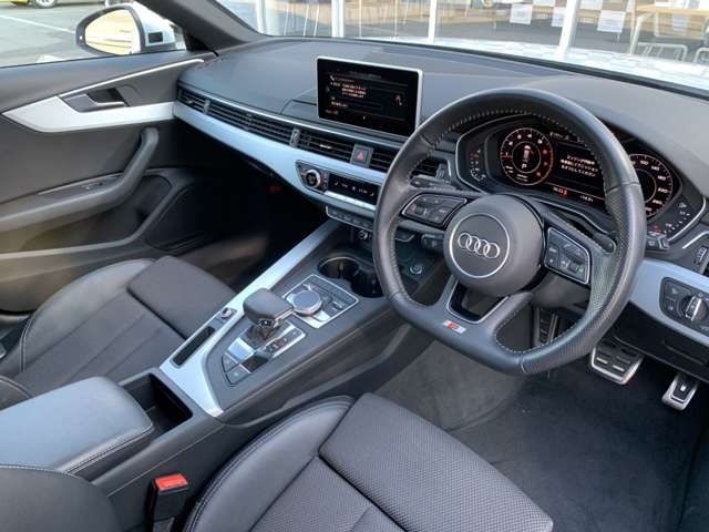 Audi A4 2019-03 24841-2