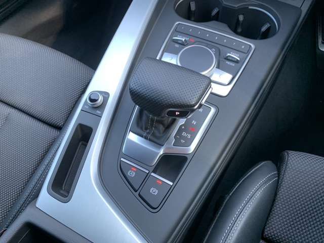Audi A4 2019-03 24841-7