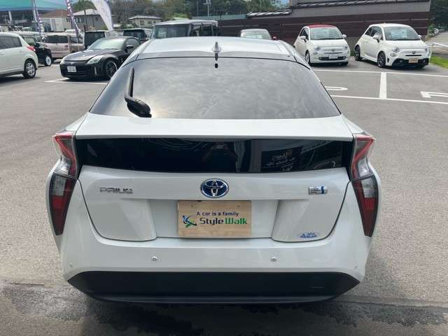 Toyota PRIUS 2018-02 13067-6