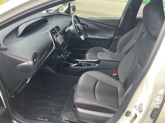 Toyota PRIUS 2018-02 13067-12