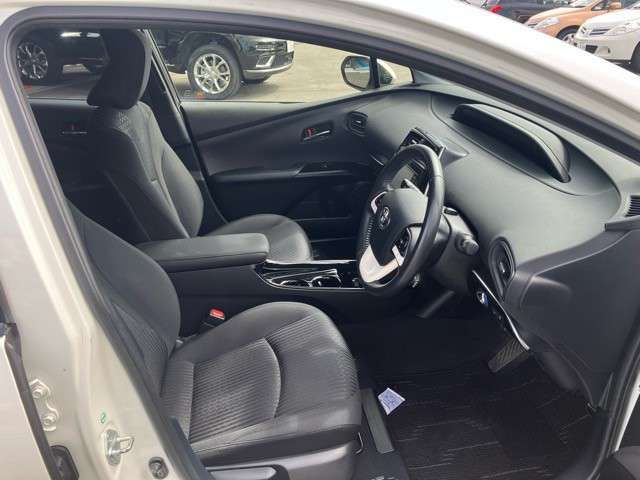 Toyota PRIUS 2018-02 13067-11