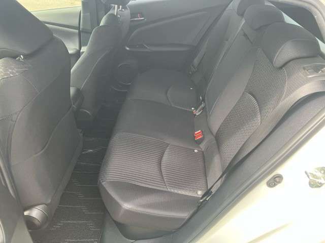 Toyota PRIUS 2018-02 13067-14