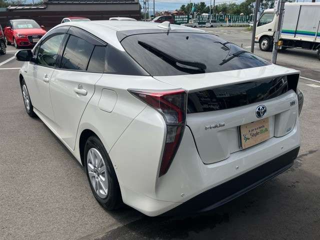 Toyota PRIUS 2018-02 13067-7