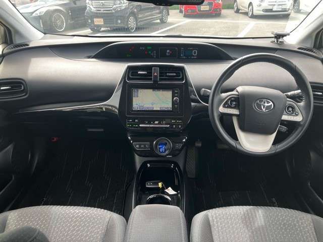 Toyota PRIUS 2018-02 13067-10