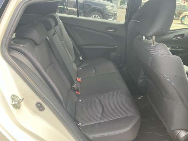 Toyota PRIUS 2018-02 13067-13