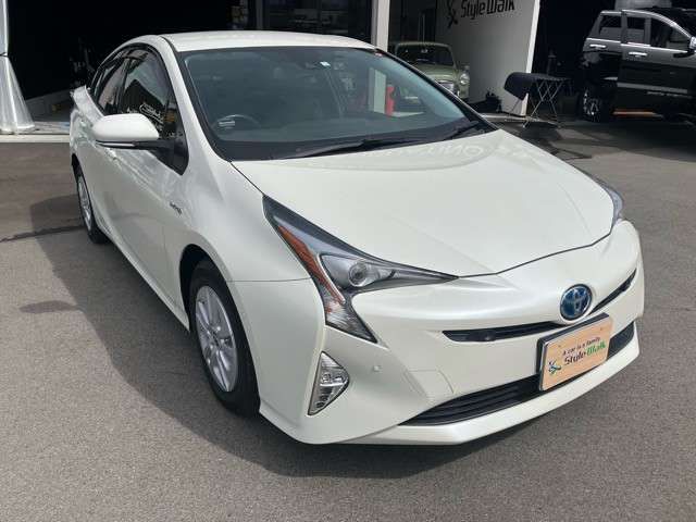 Toyota PRIUS 2018-02 13067-3