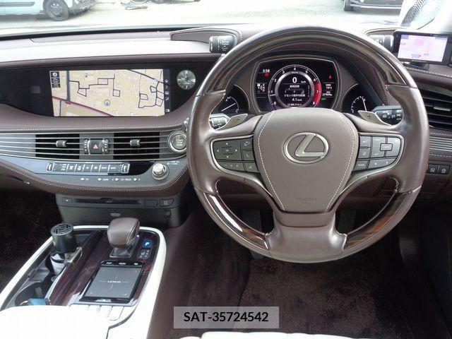 Lexus LS 2018-09 222000-1