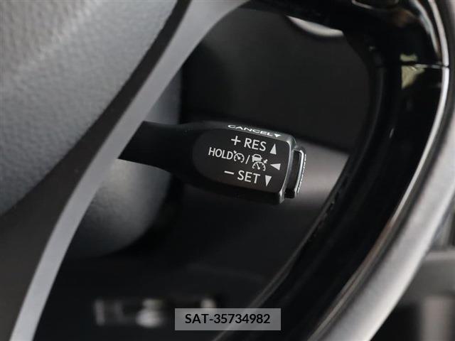 Toyota C-HR 2017-06 349159-11